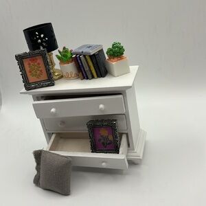 Dollhouse furniture set